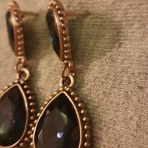 Dangling blue gem earrings!!